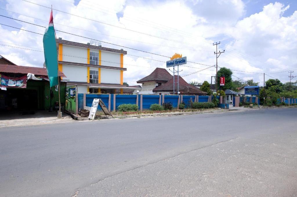 Oyo 3207 Hotel Gracia Bandar Lampung Exterior foto